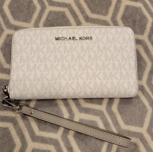 Michael Kors Large Continental Wallet Wristlet